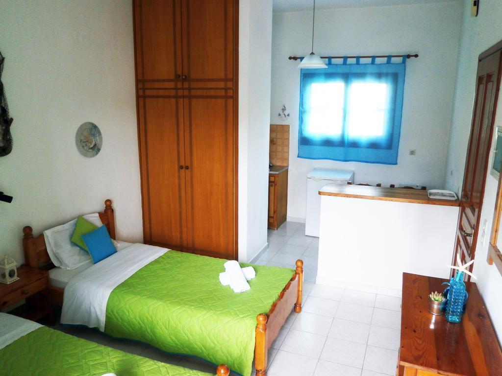 Paraskevi Apartments Ypsos Rum bild