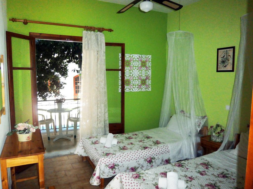 Paraskevi Apartments Ypsos Rum bild