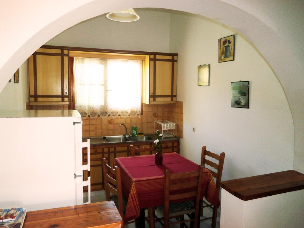 Paraskevi Apartments Ypsos Rum bild
